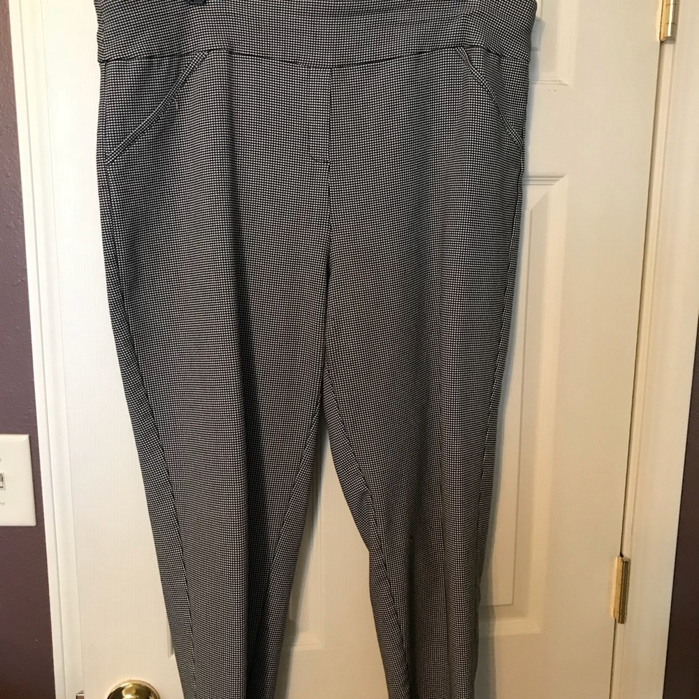 Houndstooth ankle/crop dress pants 18